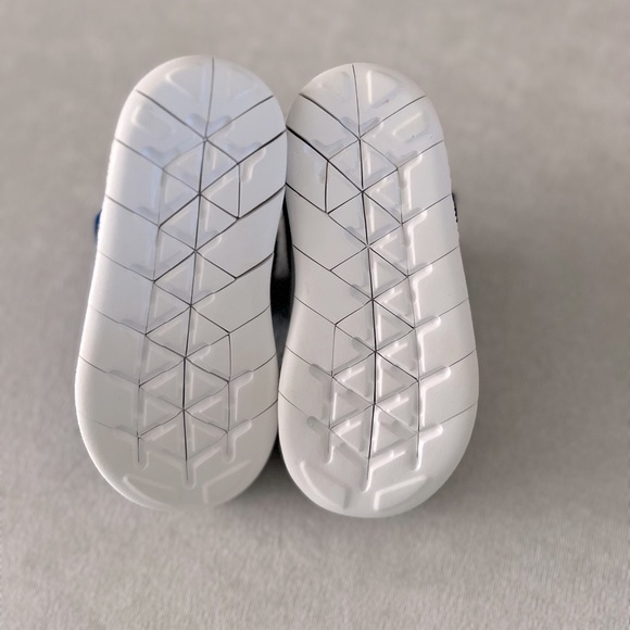 Child Nike shoes - Picture 5 of 5